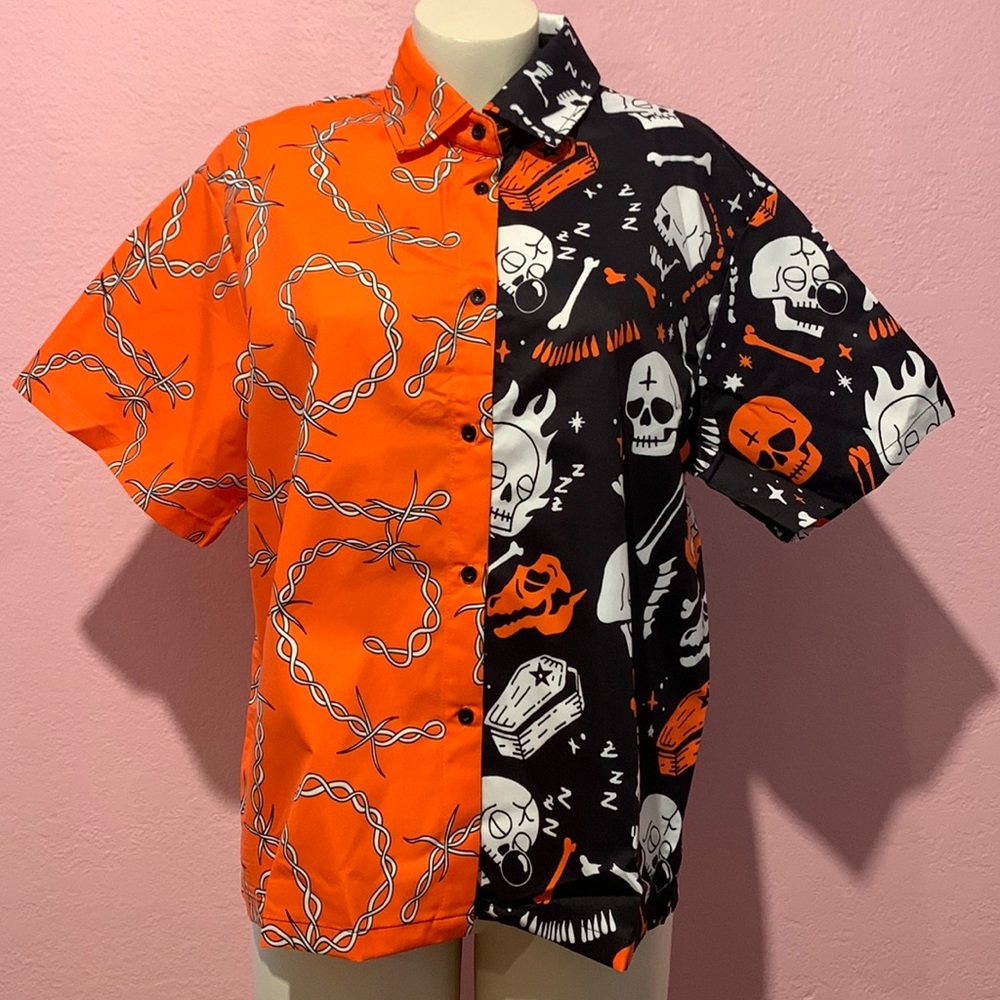 1023. 🎃 Colorblock Skulls and Chains Collared Button Down Shirt